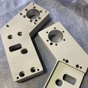 Componentes personalizados mecanizados.